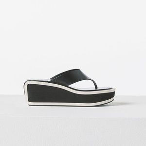 FRAME 'Le Oceanl' Platform Thong Sandals in Noir Multi